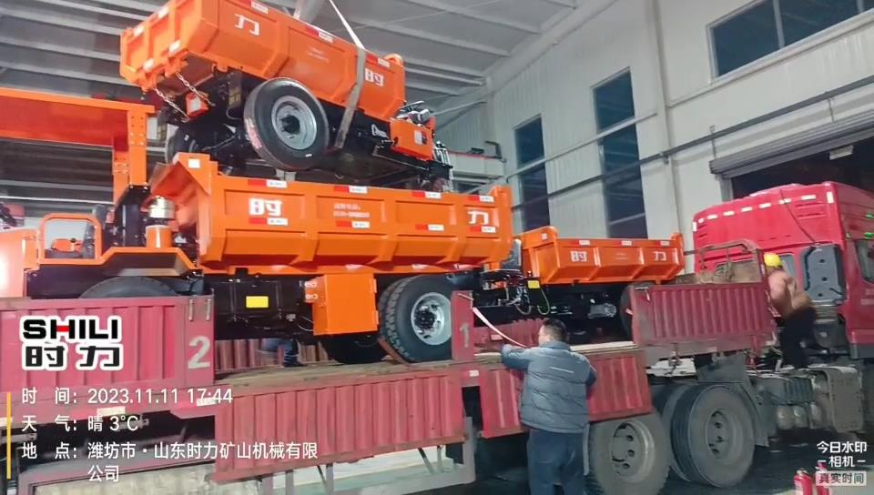 某礦山采購(gòu)的礦用四不像車、電動(dòng)三輪車發(fā)貨