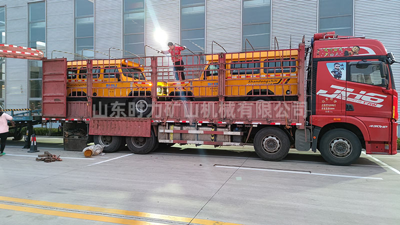 2臺(tái)10人無(wú)軌人車發(fā)往海南