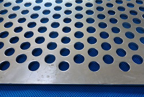 防止不銹鋼沖孔網(wǎng)制品拉伸開(kāi)裂的方法 防止不銹鋼沖孔網(wǎng)制品拉伸開(kāi)裂的方法